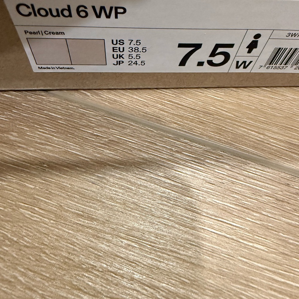 On Running women’s Cream Sneakers - Picture 10 of 12